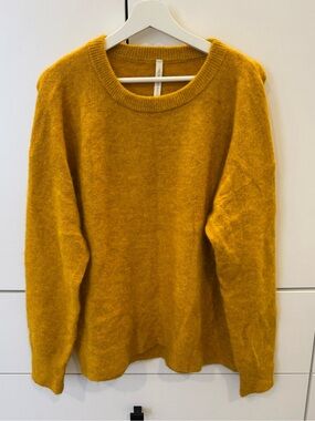 Babaton Crewneck Sweater in Mustard- size L- made with Alpaca & Wool
